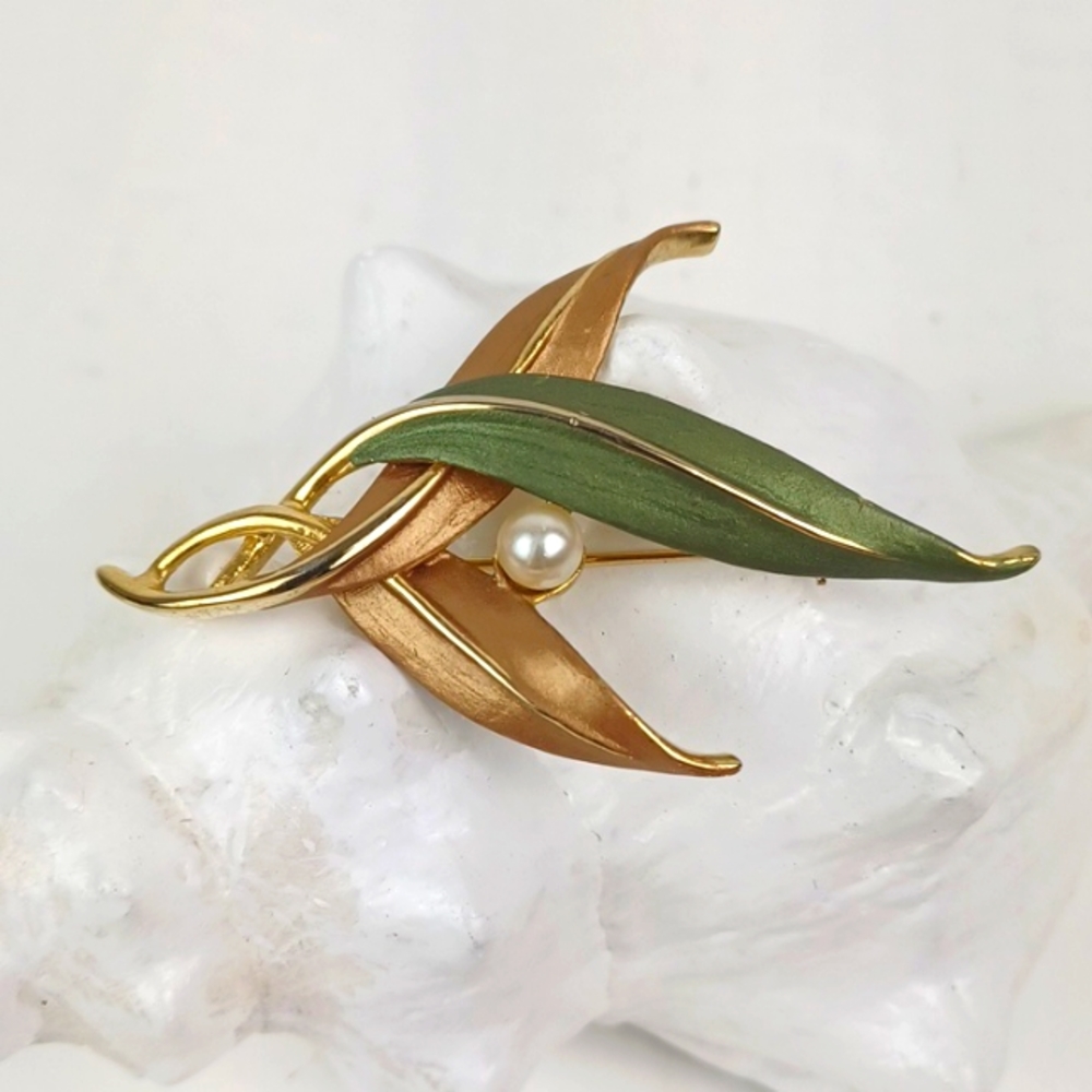 Vintage Style Gold Tone & Two Tone Whimsical Leaf & Pearl Brooch - Picture 6 of 8